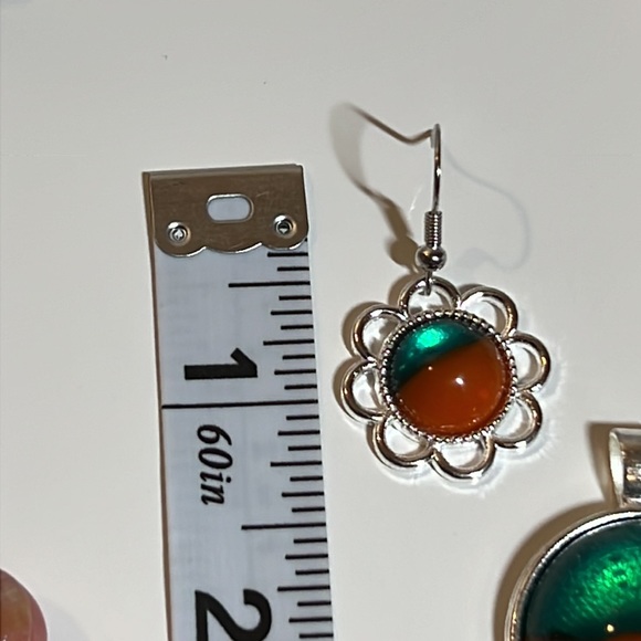 24026 Orange and Green Resin pendent and earrings. - Picture 7 of 7